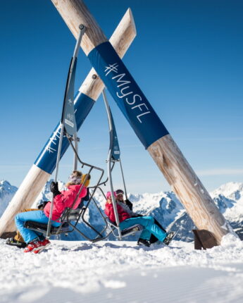 Labell'aire : Aire de de détente au sommet des pistes de ski, avec transats, tables de pique-nique et vue panoramique